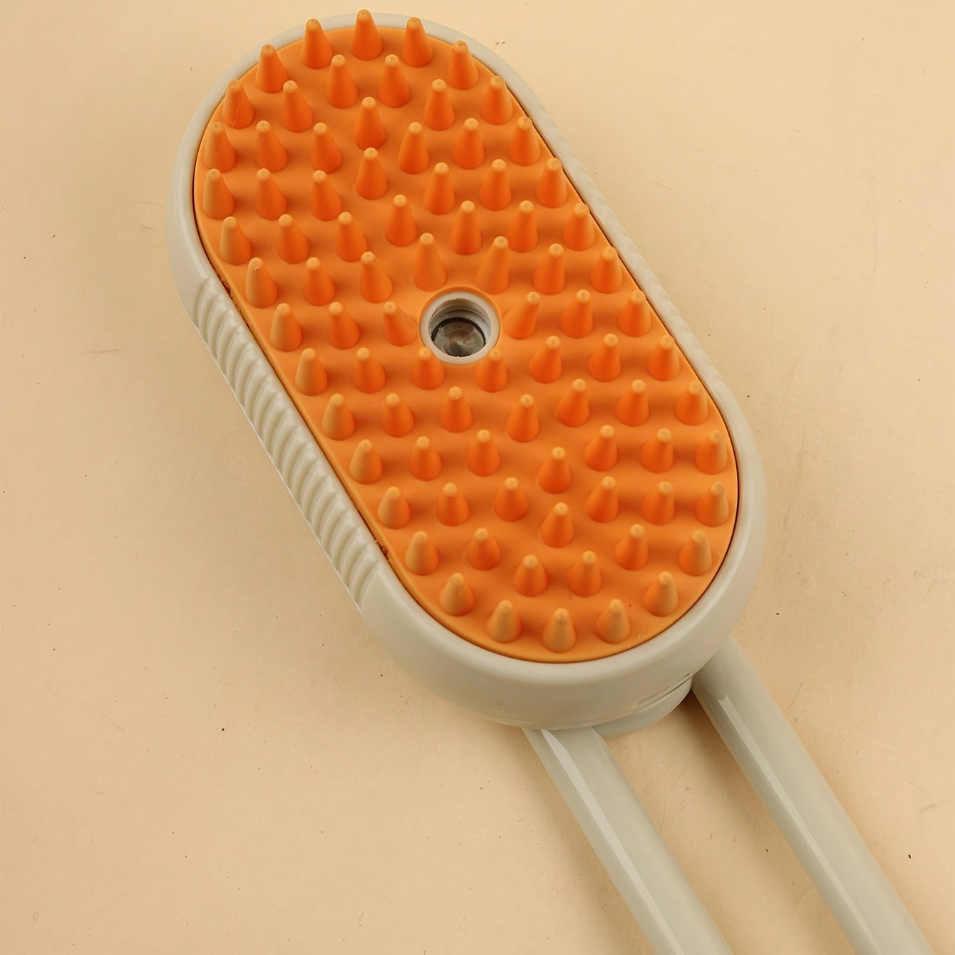 A Pet Automatic Spray Hair Removal And Anti-static Massage Comb Suitable For Cat And Dog Grooming