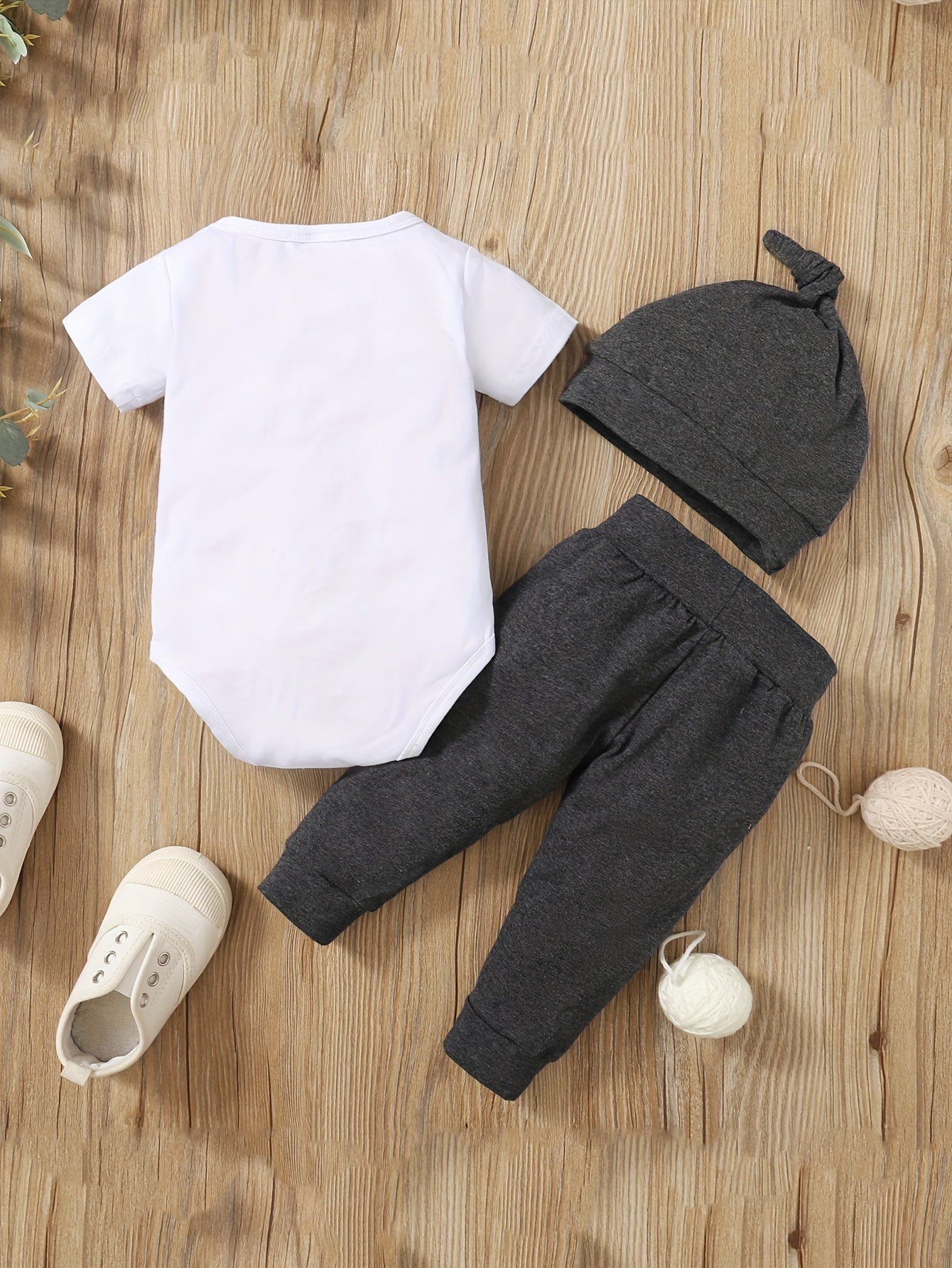 2-Piece Baby Boys Cotton Outfit Set, Mommy's New Man Print, Short Sleeve Bodysuit, Grey Pants & Hat